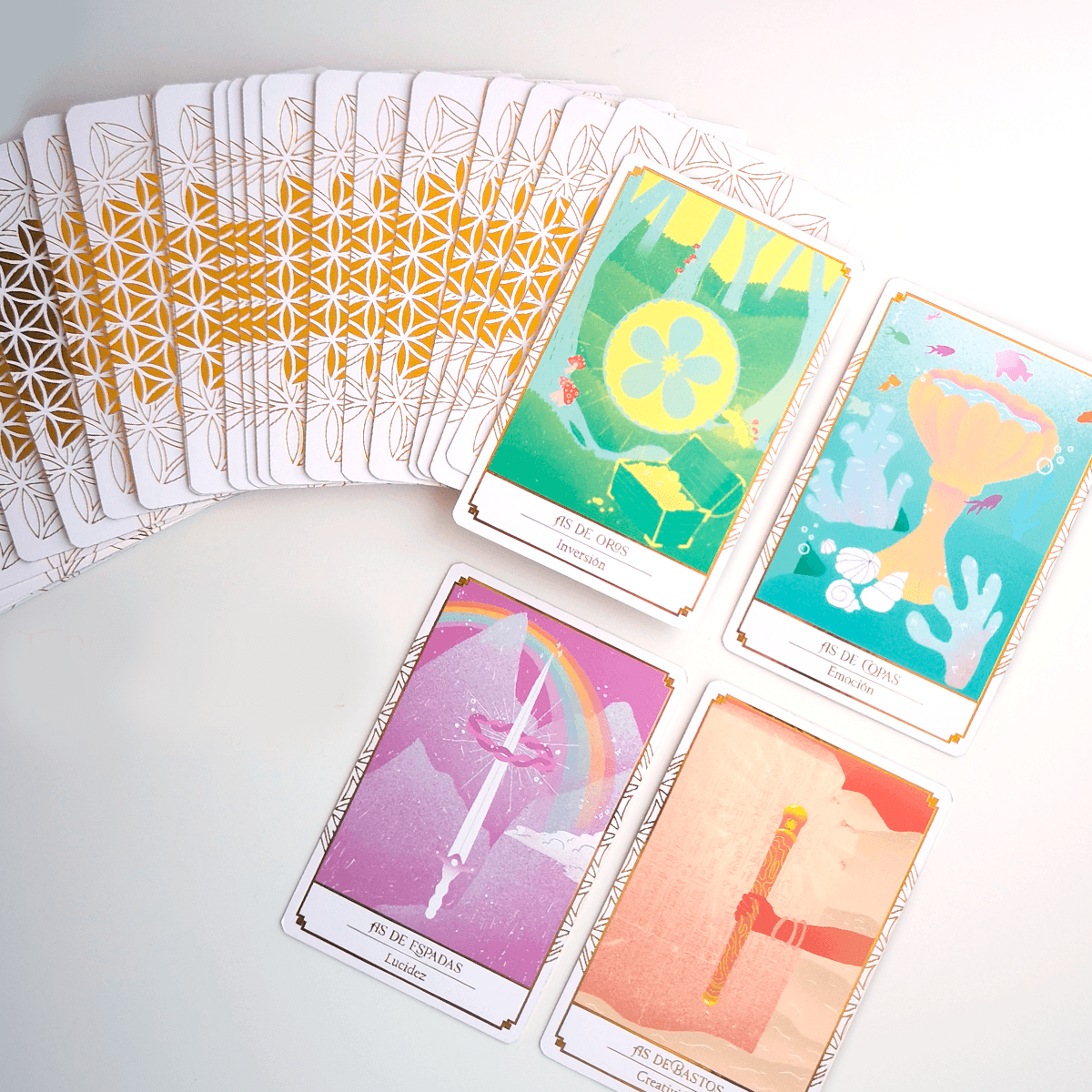 Tarot Sincronía - Mazo de 78 cartas de Tarot dorado - Mazo aprendizaje con minilibro